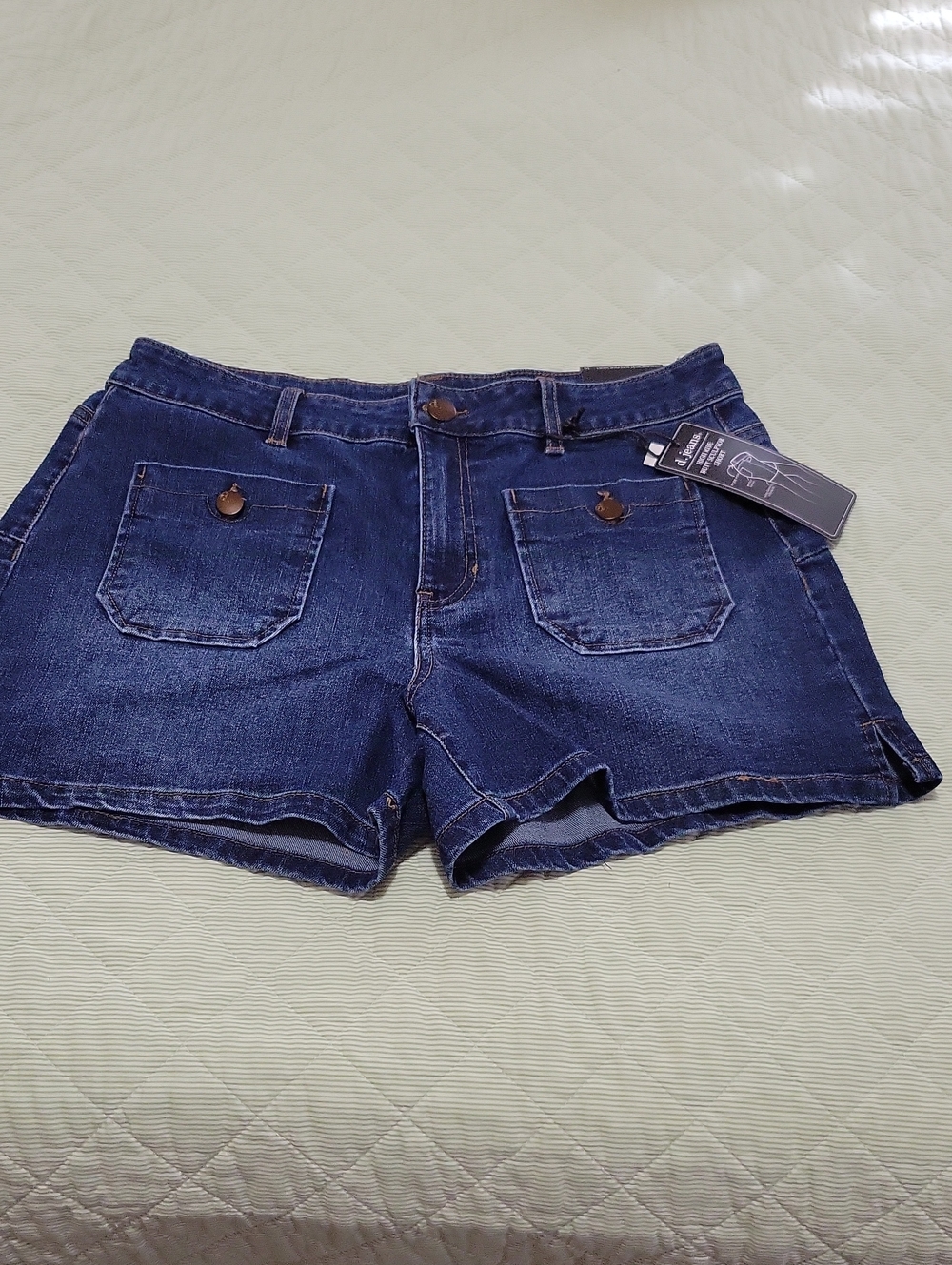 NWT- d. jeans Indigo Blue Denim Pocket Shorts
